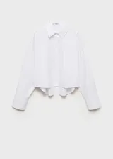 Camisa blanca crop de popelina de algodón, corte regular, manga larga con puños abotonados, cuello camisero y cierre frontal con botones.