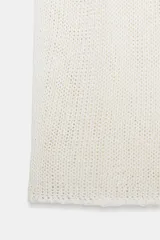 Musculosa celeste de punto con cuello redondo.