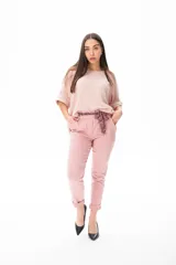 Blusa rosa palo de corte holgado y mangas 3/4.