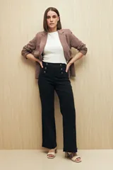 Pantalón Oxford negro de tiro alto con bolsillos delanteros y traseros.