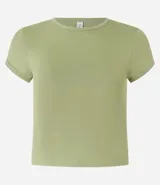 Blusa blanca de poliamida con cuello redondo y mangas cortas.