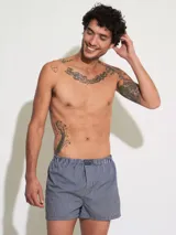 Bóxer de algodón con rayas verticales azules y blancas, cintura elástica con logo de la marca.