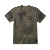 Remera verde con efecto tie dye y estampado en el pecho con la frase 'Petal to the Metal' y una flor. Corte clásico y mangas cortas.