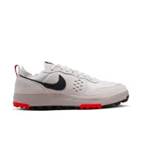 Championes urbanos Nike C1Ty color gris claro con detalles en negro y rojo.
