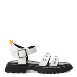 Sandalias blancas con tiras de cuero sintético con tachas plateadas en forma de estrella, hebilla lateral y suela track color negro.