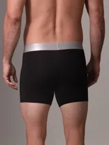 Pack de tres bóxer negros Calvin Klein de microfibra con cintura elástica plateada con el logo de la marca.