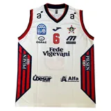 Musculosa de básquet Joma, modelo UA Visitante. Diseño blanco con cuello y sisas en azul y rojo. Incluye múltiples logos de sponsors y el número 6 en el frente.