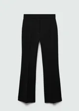 Pantalón negro de tejido fluido con tiro medio, corte flare y diseño largo.