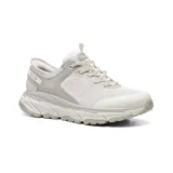 Championes deportivos Skechers Hands Free Slip-ins Relaxed Fit: D'Lux Journey - Newaygo para mujer, color gris claro. Capellada de malla con cordones elásticos, entresuela de plataforma acolchada, plantilla Skechers Air-Cooled Memory Foam y suela exterior flexible con tracción.