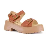 Sandalias marrones con plataforma, tiras anchas con hebillas y suela track.