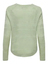Sweater de punto color verde claro con textura horizontal, cuello redondo y mangas largas.