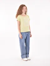 Remera color verde claro con estampado blanco del signo zodiacal Géminis.