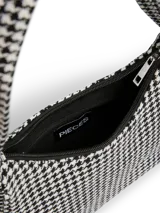 Cartera de hombro con estampado pata de gallo en blanco y negro, correa para el hombro y cierre de cremallera. Incluye bolsillo interno con cierre, forro de algodón y detalles en poliéster con acabado suave.