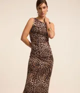 Vestido midi de tule con estampado animal print de leopardo, escote redondo y drapeado frontal.
