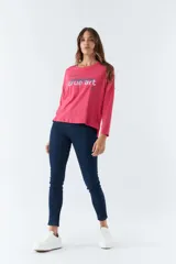 Jean skinny de tiro medio con logo bordado y pasacinto.
