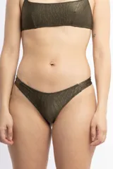 Bombacha vedetina color verde militar con textura de cebra.