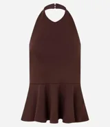 Top de color marrón oscuro con cuello halter y corte peplum ajustado a la cintura.