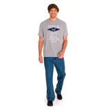 Remera gris de manga corta con estampa frontal del logo de Caterpillar y texto en color blanco.