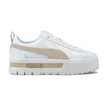 Championes Puma Mayze de cuero blanco con detalles en beige y suela de plataforma.