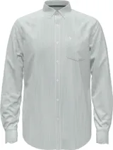 Camisa de vestir de hombre, de popelina rayada en tonos blanco y gris, con cuello abotonado, manga larga, bolsillo en el pecho y corte clásico.