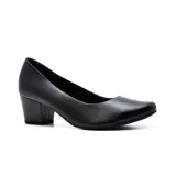 Zapato de cuero negro con taco cuadrado y escote en U.