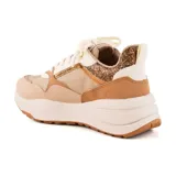 Zapatillas deportivas Via Marte Roma, color beige con detalles en dorado y blanco.