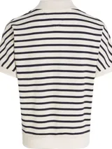 Chomba de corte amplio con diseño de rayas horizontales en blanco y azul marino. Tiene cuello en V y mangas cortas.