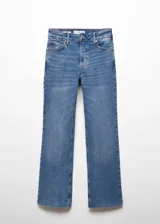 Pantalón de jean azul de corte cropped y acampanado, tiro alto, con cinco bolsillos y cierre de cremallera y botón.