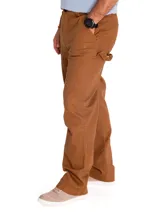 Pantalón negro de twill de corte recto, con cierre de cremallera y botón. Tiene bolsillos laterales, traseros tipo parche, trabilla para martillo y bolsillo utilitario en la parte trasera del muslo.