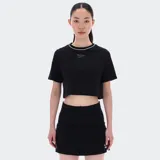 Remera corta Reebok negra con cuello redondo y logo estampado en el pecho.