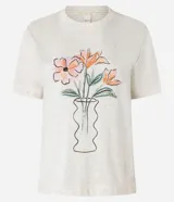 Remera de algodón y lino color crudo con estampa de un jarrón con flores.