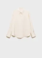 Camisa color crema de manga larga con puños abotonados y cuello camisero.