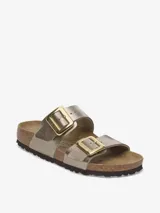 Sandalias Birkenstock modelo Sydney, color dorado metalizado, con dos correas ajustables con hebillas doradas.