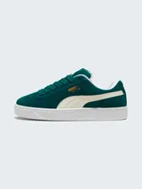 Championes Puma Suede XL de gamuza color verde con detalles en blanco.