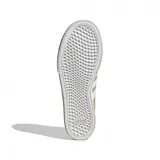 Championes Adidas Bravada 2.0 Platform color crema, con plataforma blanca y las tres tiras características de la marca en blanco.