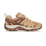 Zapatillas de senderismo Merrell Accentor 3, color beige con detalles en marrón. Capellada de cuero de ante y malla transpirable, cordones y correas reciclados, lengüeta de fuelle, puntera de goma protectora, forro de malla reciclada, plantilla extraíble de espuma EVA reciclada, tratamiento Cleansport NXT™ para el control del olor, cámara de aire Merrell Air Cushion en el talón y suela de goma adherente.