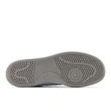Championes New Balance BB480 de cuero blanco con detalles en negro y suela gris.