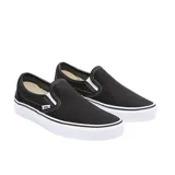 Zapatillas Vans Classic Slip-On negras con suela blanca.