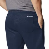Short deportivo azul marino de algodón y elastano, con cintura elástica ajustable con cordón, bolsillos laterales y traseros, y logo de Columbia estampado en blanco en la pierna izquierda.