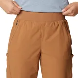 Pantalón jogger color marrón, con cintura elástica, bolsillos laterales y puños elásticos.