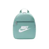 Mochila pequeña Nike Sportswear, color verde menta o celeste claro, con textura tejida y logo Nike grande en blanco en el frente. Presenta un compartimento principal con cierre, un bolsillo frontal con cierre y bolsillos laterales abiertos.