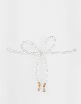Gargantilla de perlas sintéticas con forma de moño y dijes colgantes de strass.
