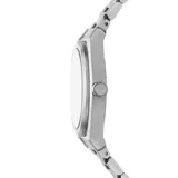 Reloj Emporio Armani con caja de acero inoxidable plateado de 41 mm y esfera negra con acabado sunray. Tiene manecillas e índices plateados, ventana de fecha a las 3 en punto y correa de acero inoxidable plateada con cierre desplegable. Resistente al agua hasta 50 metros.