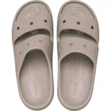 Sandalias Crocs Classic color beige con dos tiras superiores y orificios para charms Jibbitz.