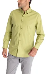 Camisa de manga larga celeste de popelina de algodón orgánico, calce moderno, con cuello clásico, cierre con botones color madera y logo RKF bordado en el puño.