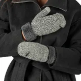 Guantes de lana color gris con detalles en blanco y puños de piel sintética.