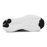 Championes deportivos New Balance negros con detalles en gris y blanco.