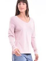 Remera de manga larga color ladrillo, con escote en V.