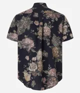 Camisa de hombre de manga corta con cuello inglés y abotonada al frente. Confeccionada en tejido anarruga con estampa floral.