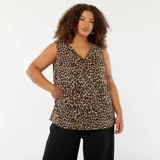 Blusa sin mangas con estampado animal print, escote en V y corte holgado.